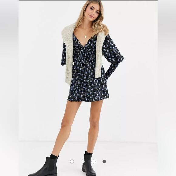 NWT ASOS | Shirred Waist Romper in Blue Ditsy Floral Print - Picture 2 of 16
